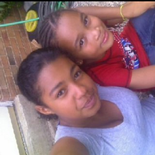 YanaLove143's profile picture. 