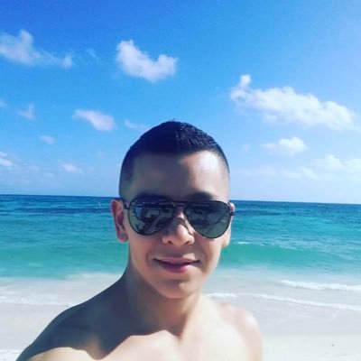 Magister en administración, profesional en administración de empresas, tecnólogo en sistemas e hincha del mejor equipo “America de Cali”