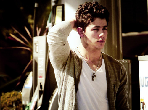 Charmolas2's profile picture. The back up to @Charmolas. :}