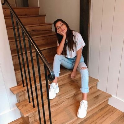 cantsafeforya's profile picture. be kind or just stfu