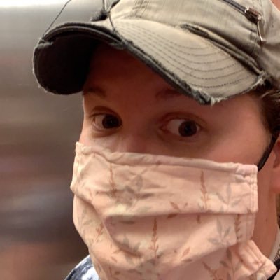 MyQueenBee's profile picture. Pretends to know things.