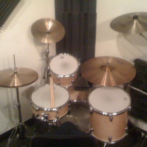 autobahn75's profile picture. I don't want to work. I want to bang on the drum all day.