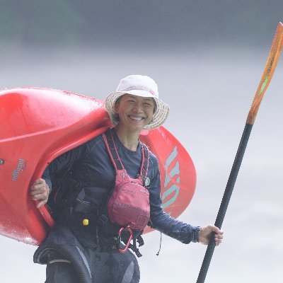 リバーカヤックを多摩川上流の「グラビティ@gravitykayak」で教えています。土中環境を改善する「スコップひとつでめぐる水講座」を開催。体験を通じて山や川がよくなっていくといいなと思っています。 春夏はカヤック、秋冬は山林での体験をやってます。夏は@gravityokutama朝カヤックが最高に気持ちいい。