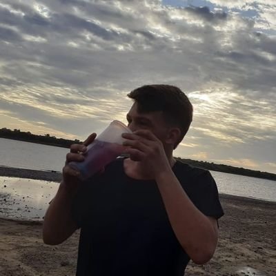 Sigo soñando con verdes, pa' mi no existe la suerte 👽.