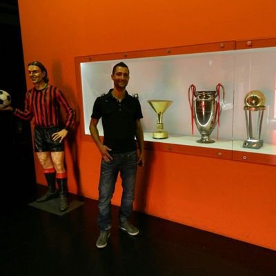 OnehundredPa's profile picture. ''OMBRA E POLVERE...'' 

 @acmilan ❤️🖤