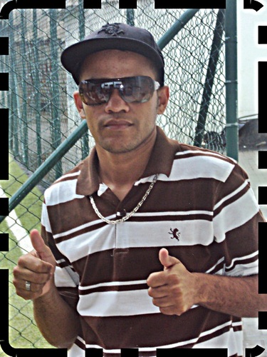 Moroo na Baixada Santista,tenho 19 anos.Nao tenho filho.Torço para o Palmeiras :-)