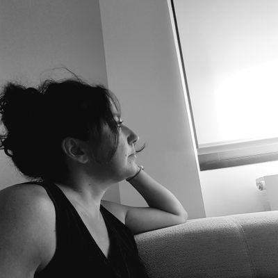 Mujer, feminista, mi corazón es de izquierdas . Hija de Felipe y Aurora. Comparto la vida con Paco. Madre de Lucía y Pablo.
