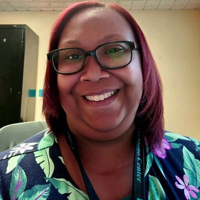Afro-Latina 🇵🇷🇵🇷🇵🇷, Therapist, June baby, NBA lover. Trying to make a difference. RIP Daddy 1/19/61-4/14/12 IG: Irefuse2sink86