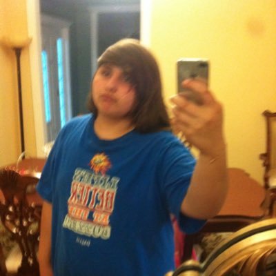 DOOR_EETZ's profile picture. hi my friends call me dirt (she/they)