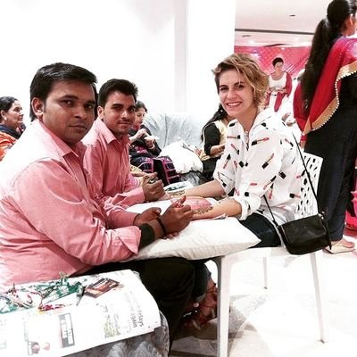 best bridal mehandi artist groom mehendi artist sagai mehndi artist world wine mehandi service freelancers group of best mehandi designer in Agra uttar Pradesh