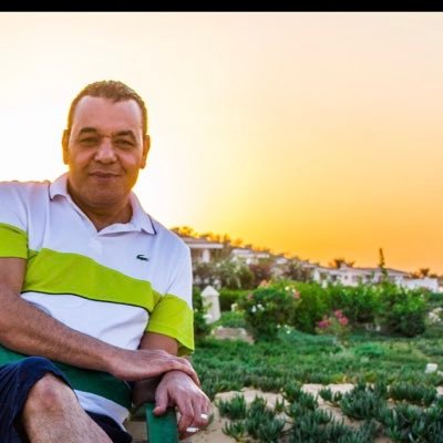 أستاذ جراحة العيون و الشبكيه بكلية الطب جامعة الأزهر