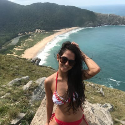 dani_yrigoyen's profile picture. FCE - UNA  💚💚💚 Vive y deja vivir ✨