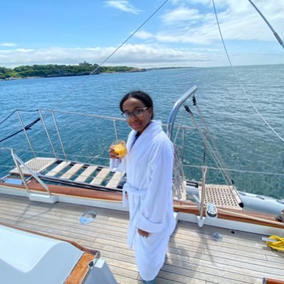 annieandjanelle's profile picture. she/her (for both of us)