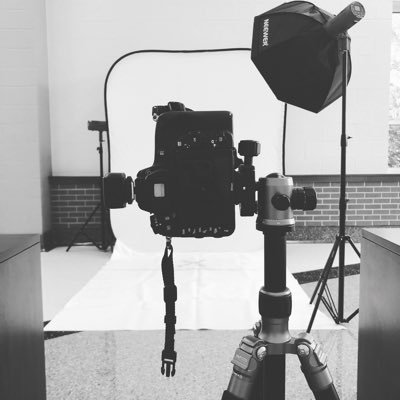 5H Photography is located in Northwest Arkansas. We specialize in team sports & sports action photography, senior & family portraits. We capture memories!