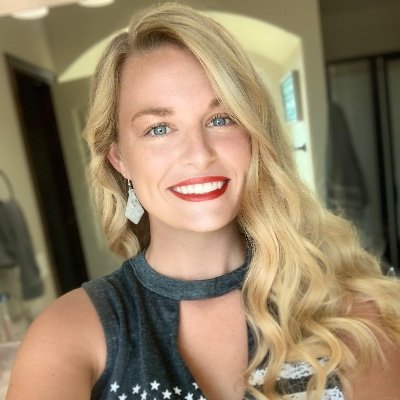 TheMermaid_Mo's profile picture. Nurse. Dog Mom. Wifey