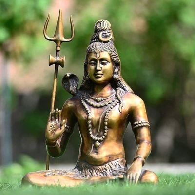 वो वैभव नहीं वैराग्य जीता है!
उसे क्या चढ़ाऊं जो अमृत छोड़ कर विष पीता है!!