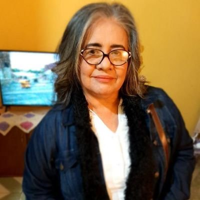 Al comenzar el día
pienso en ti, Dios de mis amaneceres,
que tu luz sea para todos
motivo de amor y paz.
para seguir deseando
cada día contemplar
a Dios