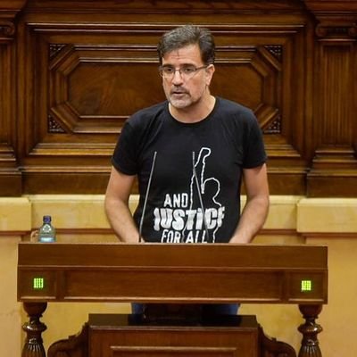 He fet de diputat en la XII i en la XIII-XIV legislatura per ERC. Ara treballant amb dades i malalt de la mobilitat.