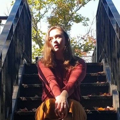 Tall, awkward, pale. Probably reading 📚
Teach me something new and I'll love you forever