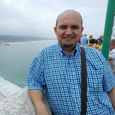 profesor,amante de la música y de la VERDAD.