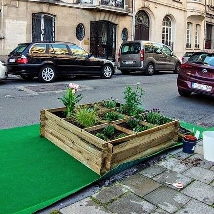 Inspired by @citizen_garden 🅿️🌱🌿🌳 in #Carbeek; situated Rue d'Egmont(straat) @CityBrussels #BXL; powered 💪😊 by @Bellona_EU

Not affiliated with the🏦 bank