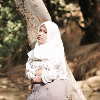anelghaly's profile picture. Gabisa Diem, Nyebelin, dan Gampang Haus. Punya penawarnya? beritahu saya.
العلم ما في الصدور لا في السطور