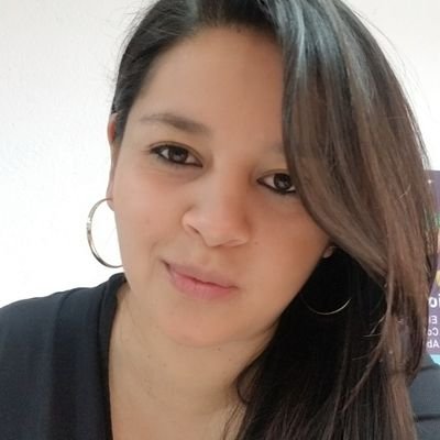 Natural, siempre en busca de razones, coleccionista de experiencias, amante de los gatos... lenchilla desde chiquilla.