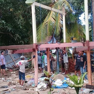 bersama keluarga dalam rumah