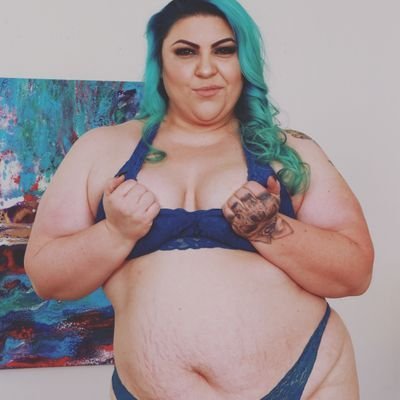 Bratty little princess, anal lover, chubby slit, makeup junkie, horror fan, maker of smut and BBW porn sweetheart