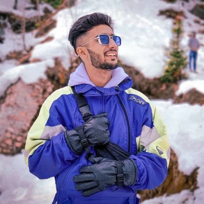 Dancer / Choreographer / Youtuber
Videographer🎥| Editor 💻
Insta Handle:-@_naeempatel_