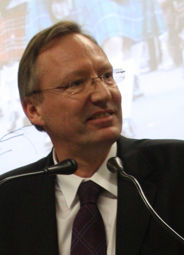 Maire d'Orchies.
Président de la CC du Coeur de Pévèle.
Président du Groupe Socialiste, Citoyen et Radical, Conseil Régional Nord-Pas de Calais.