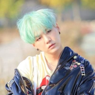 Hi, my name is Lara and i guess RM smiled at me (・∀・) . So that's that.
23/Any Pronouns (。•̀ᴗ-)✧
Meh #Mintchocolateftw
(Fan account/Not BTS obviously)