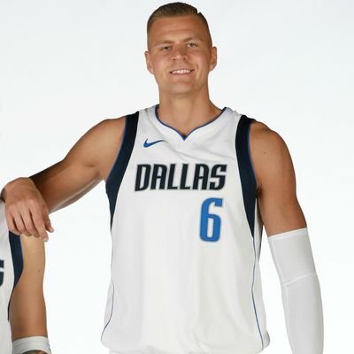 perfil desse jogador letão lindo maravilhoso chamado Kristaps Porzingis