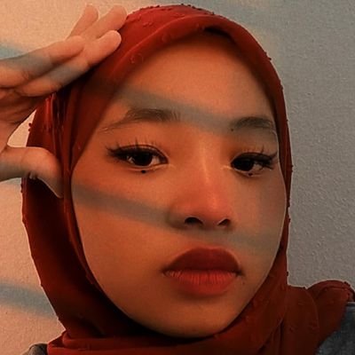 ainsyahirasai's profile picture. just a sleepy girl with a really busy schedule. ✨