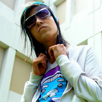 J0hnny of The Medic Droid r.i.p. (Over 1 Billion YouTube views) now in new band R0BOTS w/ S3RL (Pretty Rave Girl) URL’s: https://t.co/F0rIqkqn14 & https://t.co/zZXuMyskSZ