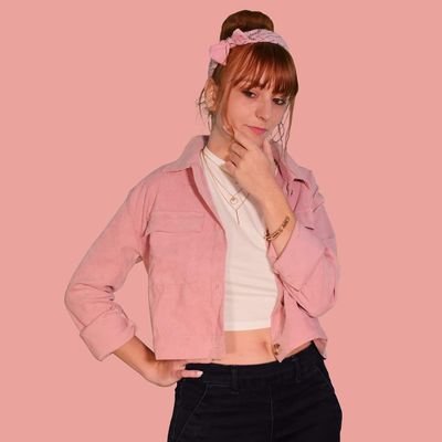 Jeune chanteuse française de 23 ans, née à Rouen.
Ella délivre une chanson française pétillante et catchy et prépare actuellement son premier E.P