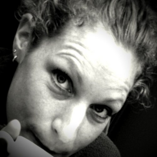 seluhi's profile picture. 