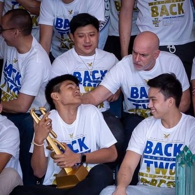 areneyow014's profile picture. 💙🦅