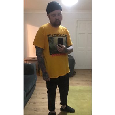 30. He/Him. I fix things and (barely) sleep. Competitive (lmao) FG player. 📥: toby-milner@live.co.uk