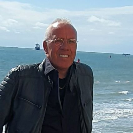 liefhebber van muziek en sport.
en eigenaar van k de weerdt schilderwerken Kinderdijk