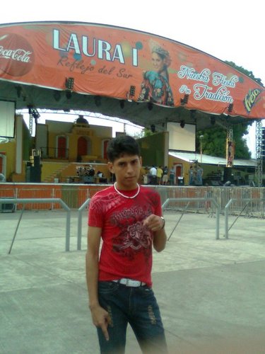 wendelstanly's profile picture. soy una persona  con  gustos  en los deportes en especial el futbol   incha fiel del real madrid y de las chivas  me gusta leer    amo los videojuegos