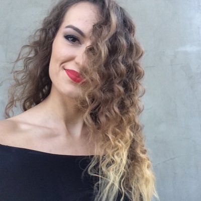 Jovana Janković. Anđelijina i Danika mama. Dok sam živa neću znati šta hoću a šta ne, ali jedno znam da se dva put neću udajem. Volim. ♊️