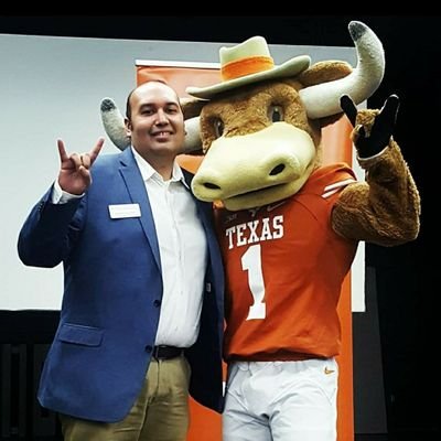 Passionate about Higher Education | Sports Fanatic including #HookEm #PorVida #StraightUpTX #DTID & #BearDownChicago | Views are my own | #RGVProud #Puro956