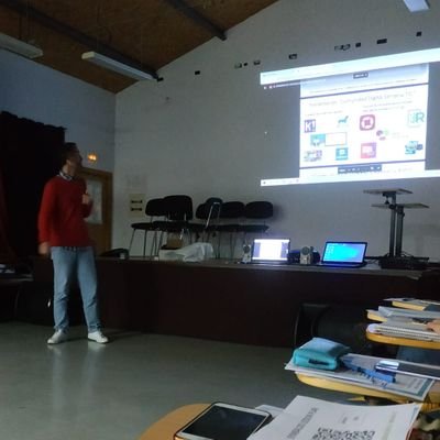 Maestro de Música de la pública, Titulo Superior de Clarinete, Máster Invest e Interpre Musical, apasionado de las TIC, @CoSpaces_Edu embajador G.Educator 1 y 2