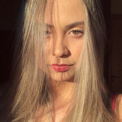 carolribeiroz1's profile picture. 