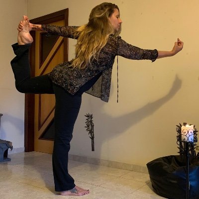 Yoga Teacher, founder of Samsāra yoga tradicional Portimão. 200 RYT, Flul. yoga post-grad Universidade lusofona Lisboa, introduction to history of Hatha Yoga,