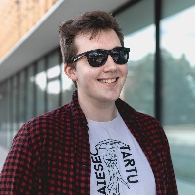 axynos's profile picture. hot cakes and hot takes