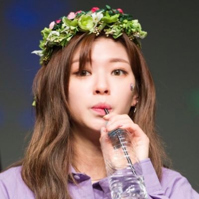 Yoo Jeongyeon fan account. I named my last 9 remaining brain cells after Twice. Drunk af listening to ㅜㅜ
