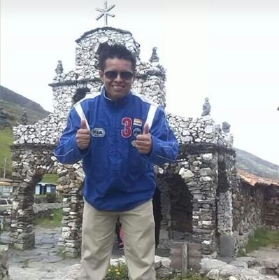 Parezco guajiro pero peruano no soy... no soy amargao pero no te metaís conmigo porque un cobro te puedo echar ,amo mi país Venezuela y mi maracaibo querido🏜.