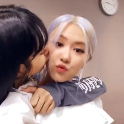 MultiFLizzy's profile picture. She/Her •🏳️‍🌈• Wembley Day1 190601 💜 Instagram- @lizzywoodx